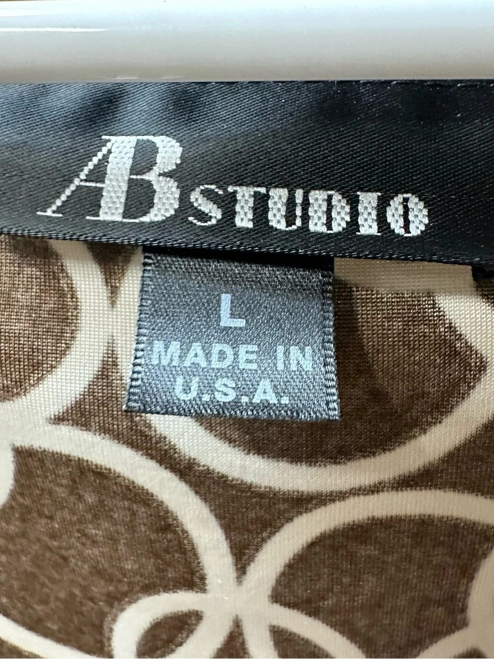 AB Studio Women’s Large Brown White Geometric Buckle Ruched Stretch Top USA - Picture 2 of 8